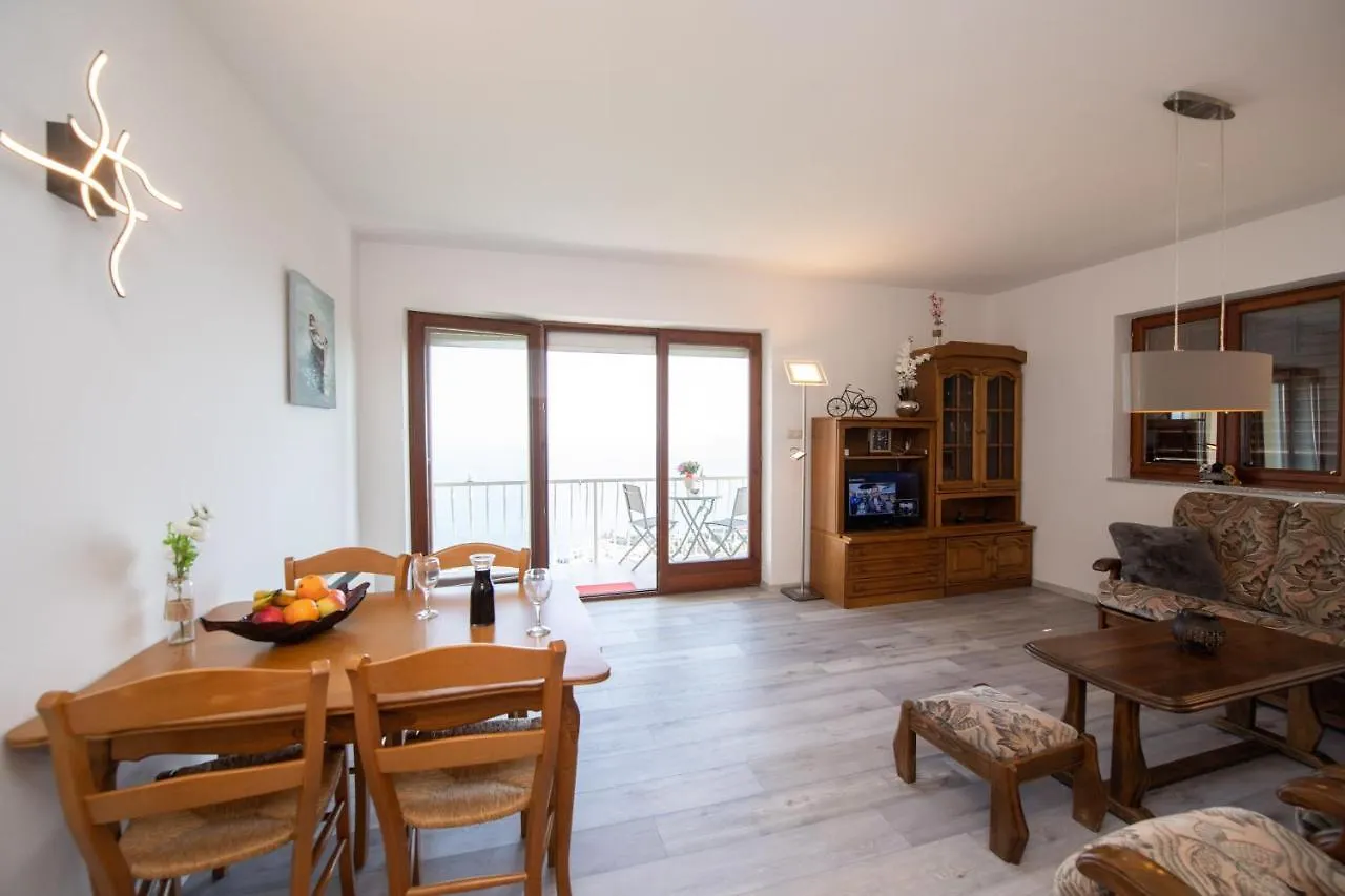 Apartment Bela Vista 4 Rustikales Appartement Volosko Croatia